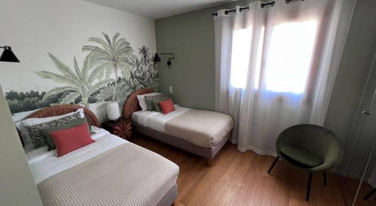 Serviced apartment with patio — photo 2