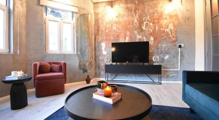 Stunning 6BR 4Bath near Tram — photo 2