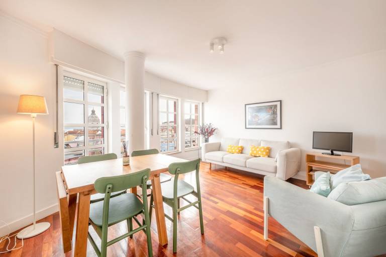 Children-friendly rental apartment with patio | Close to São Jorge Castle | Sea view