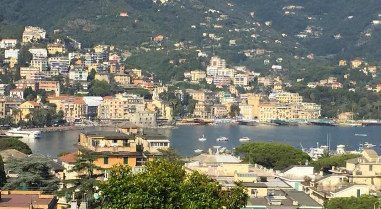 Holiday apartment with pool in Rapallo