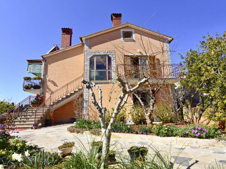 Fully equipped holiday apartment with patio & garden | Pets allowed in Umag