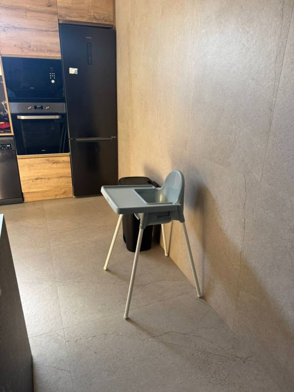 Apartment with yard & patio — photo 4