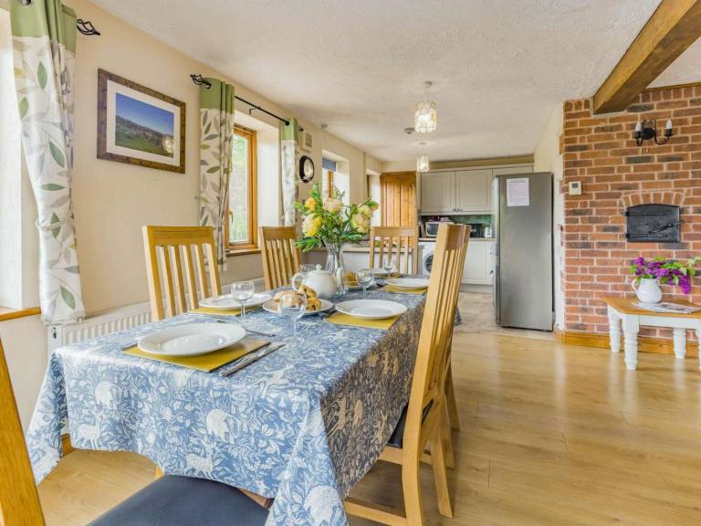 Fully equipped beautiful cottage with garden & hot tub | Dogs allowed — photo 5