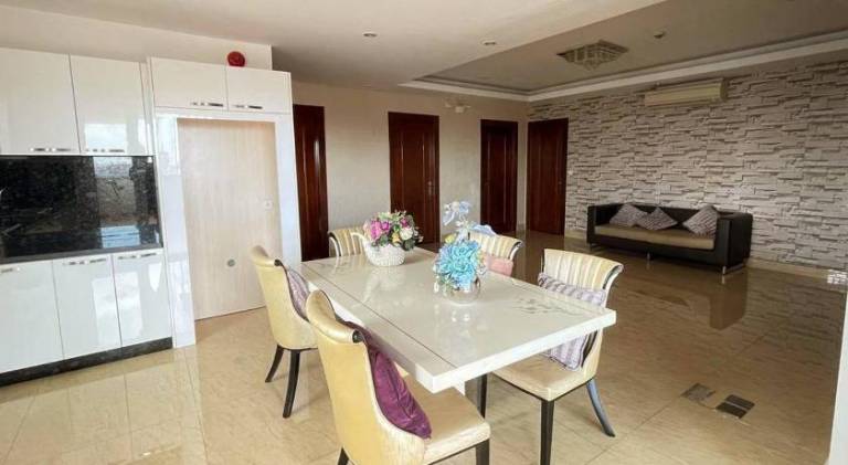 Serviced apartment with jacuzzi & patio — photo 2