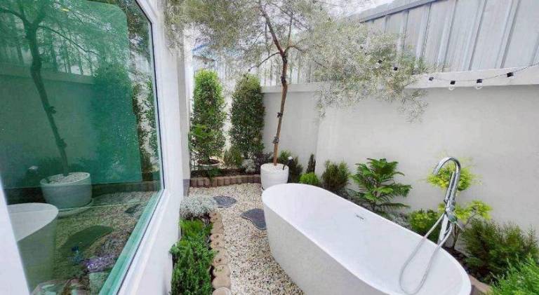 Villa with jacuzzi, garden & patio — photo 4