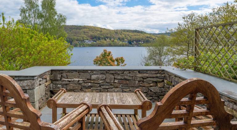 Cottage with yard & pool — photo 2