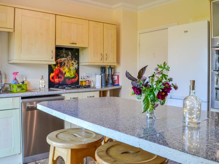 Cottage with barbeque, jacuzzi & garden | River view — photo 4