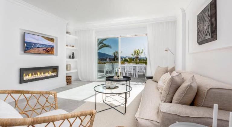 Holiday apartment with terrace & pool in Marbella