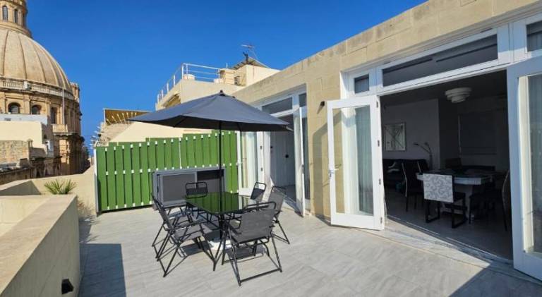 Holiday apartment | Near Lower Barrakka Gardens — photo 3