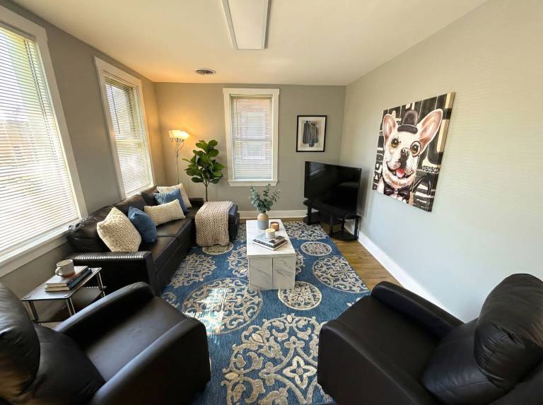 Cozy Walk up King Bed fast WiFi