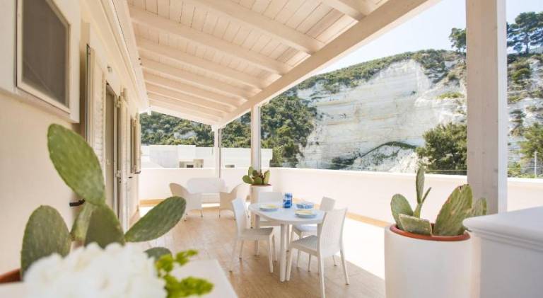 Apartment with barbecue, garden & pool — photo 4