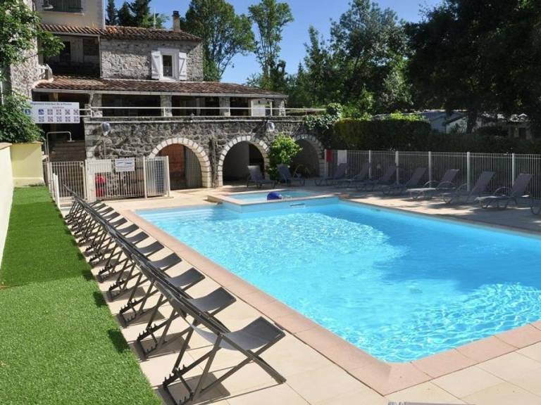 Mobile home with heated pool & terrace in Aubenas