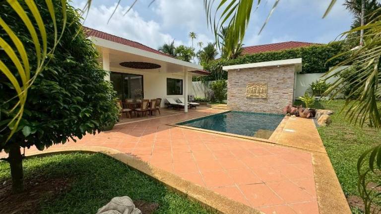 Villa with BBQ, garden & pool — photo 4