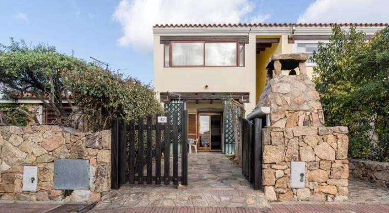House with 1 room for 4 persons in Budoni