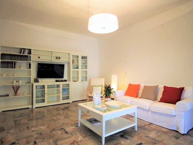 Apartment with garden — photo 3