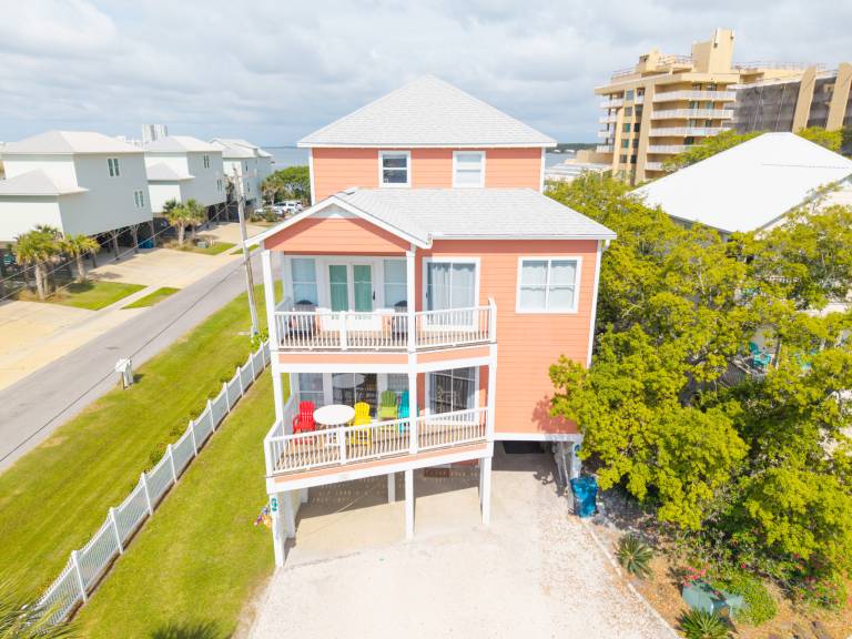 Dog Friendly 3 Bedroom House - Lagoon Front Neighborhood - Short Walk To Beach! — photo 2