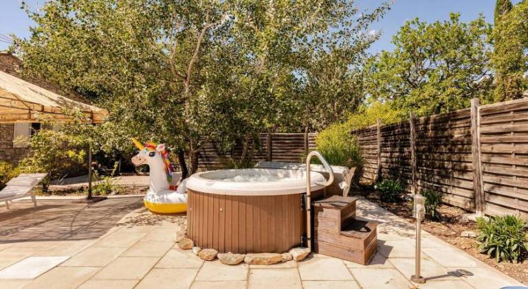 Charming villa with pool & hot tub | Dogs allowed — photo 5