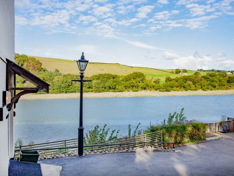 Child-friendly cottage with garden & barbeque | River view | Pets are welcome in Bideford