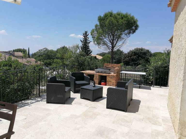 Villa with yard & private pool — photo 4