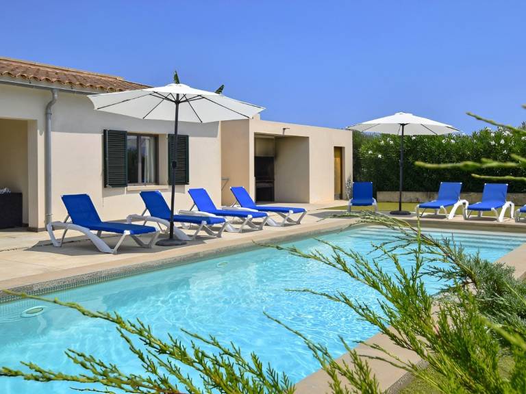 House with terrace, private pool & yard — photo 2