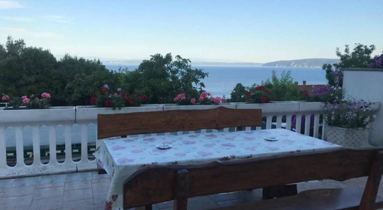 Holiday apartment with barbeque, garden & patio — photo 4