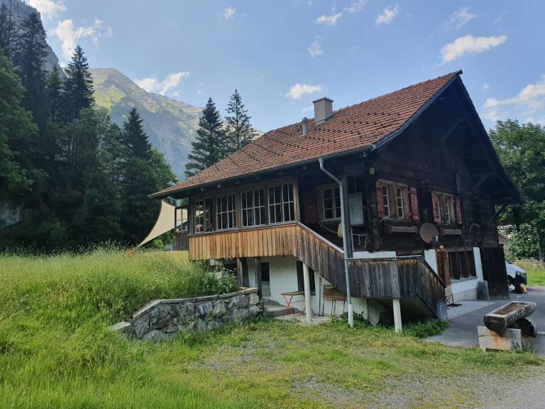 Ferienwohnung mit Hund in Kandersteg für max. 5 Personen Ferienwohnung mit Hund in Kandersteg für max. 5 Personen