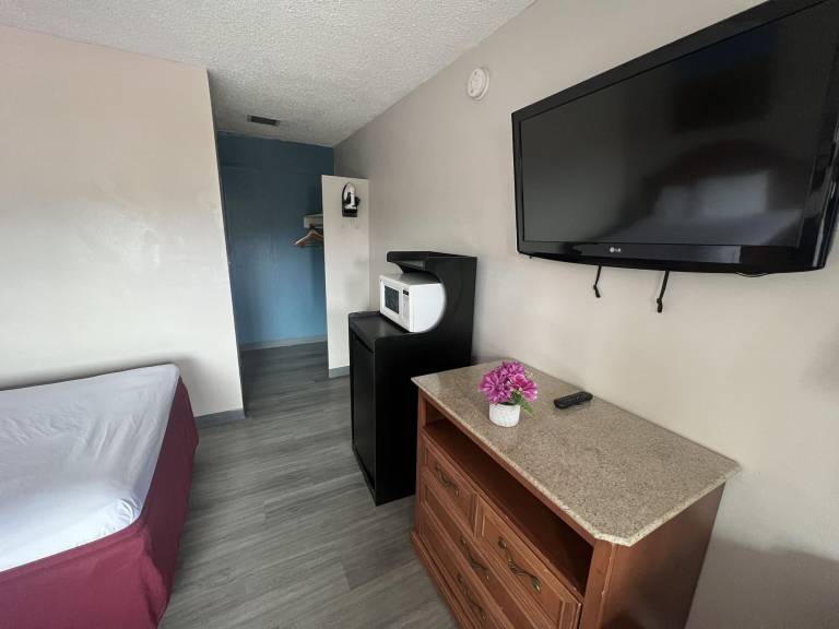 Days Inn by Wyndham Chico — photo 3