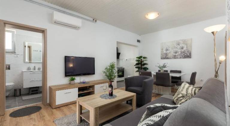 Apartment with BBQ, terrace & garden in Rovinj