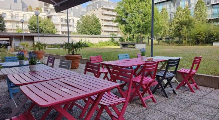 Serviced apartment with patio — photo 4