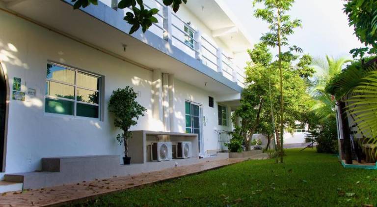 Holiday apartment with patio & garden — photo 4