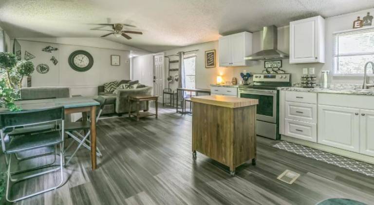 Vacation home with jacuzzi — photo 4