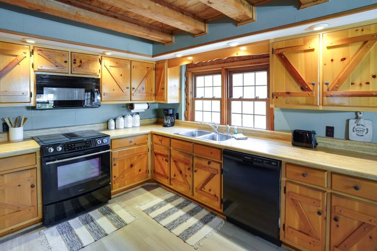 Kentucky Lake Access! Family Log Cabin w/ Deck — photo 4