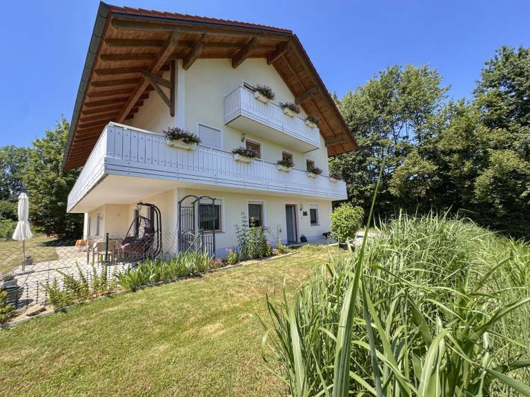 Große Wohnung mit Infrarotsauna und Whirlpool