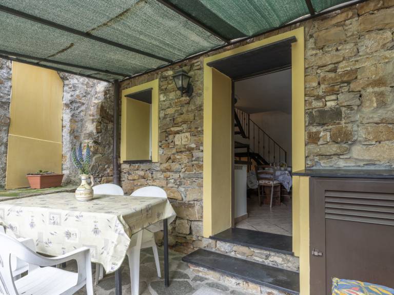 House with terrace & grill — photo 2