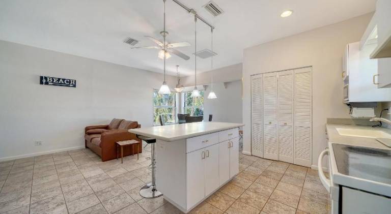 Vacation home with pool | Pets allowed — photo 4