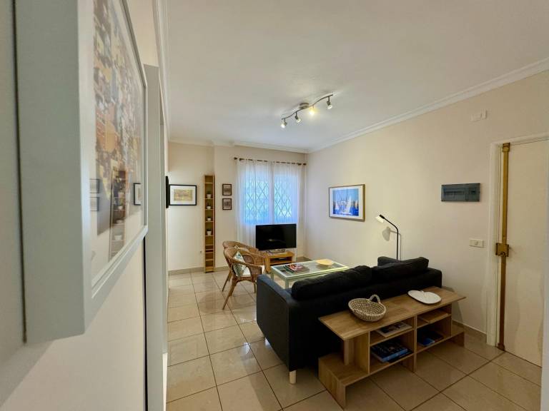 Apartment with patio — photo 2