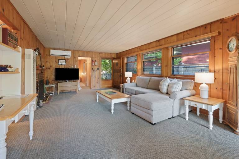 Vacation home with patio — photo 5