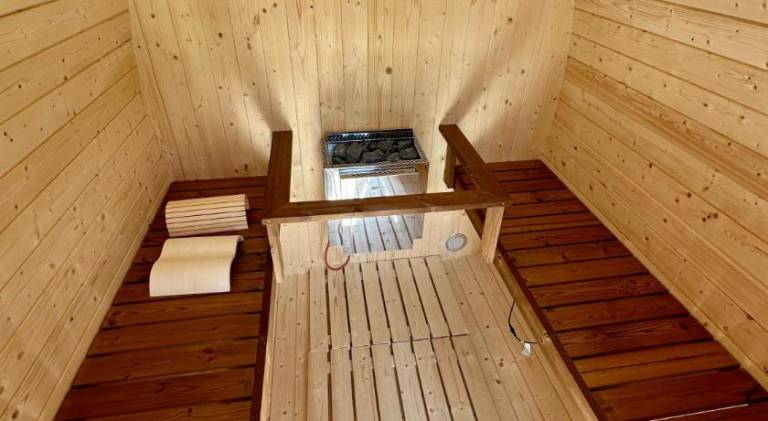 Vacation home with hot tub — photo 3