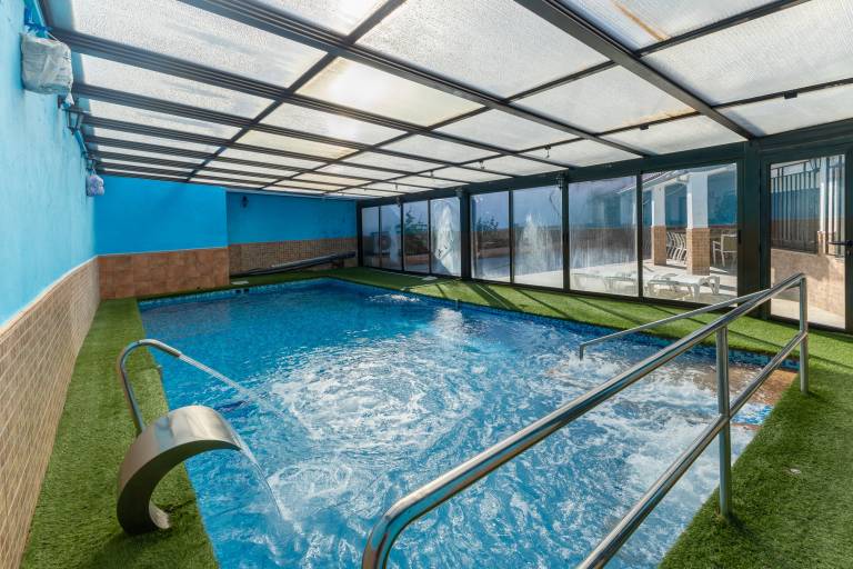 House with barbecue, private pool & fast internet in Cuenca