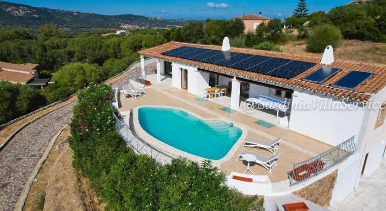 Villa with barbeque, yard & private pool — photo 3