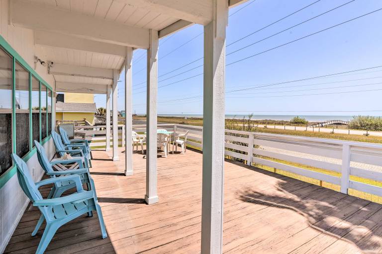Gulf Coast Views! Coastal Winter Gem in Galveston — photo 2