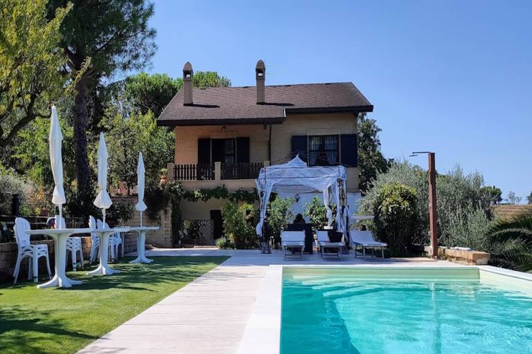 Villa with barbecue, patio & private pool — photo 2