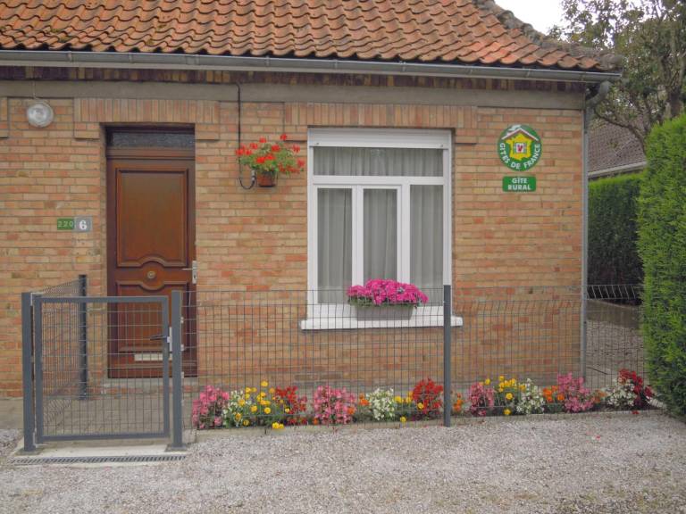 Cottage with barbecue & yard | Pet-friendly — photo 2
