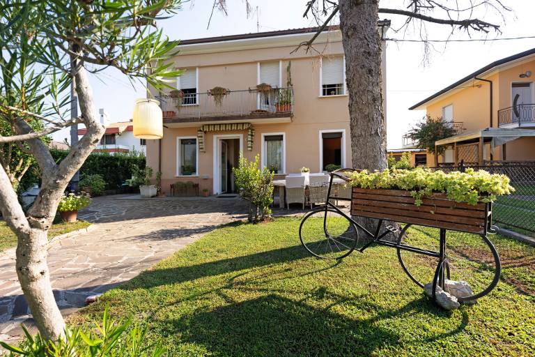 Apartment 'Les Amis' with Private Garden, Wi-Fi and Air Conditioning in Pozzolengo