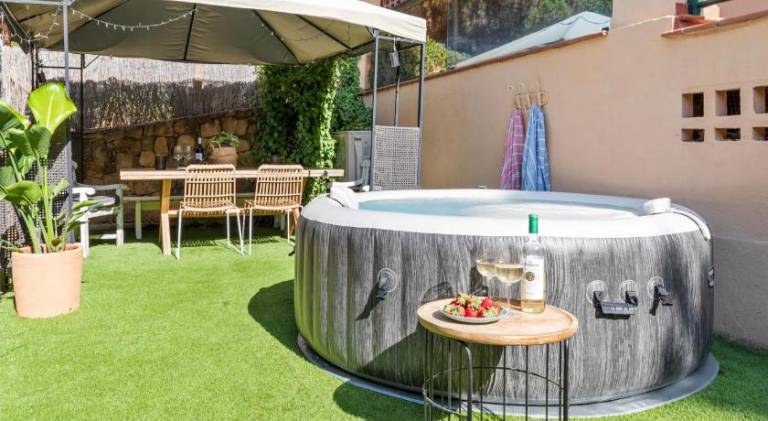 Beautiful Apt, 7pax, Jacuzzi, PingPong, 3min beach — photo 4