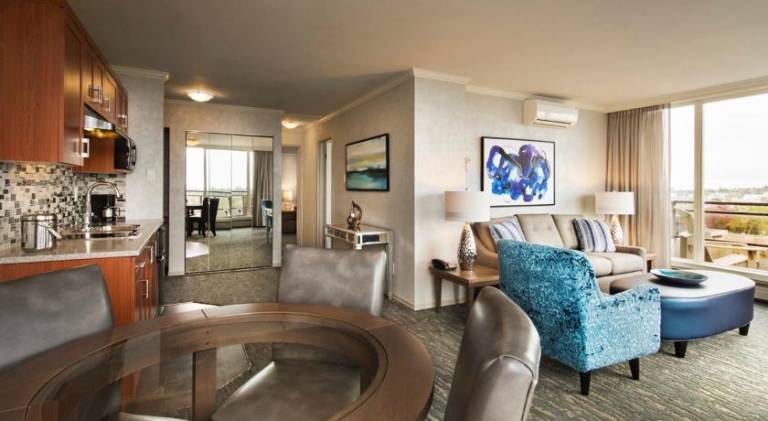 Chateau Victoria Hotel & Suites — photo 2