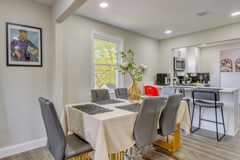 Stylish Family Home w/ Fenced Yard in Falls Church — photo 5