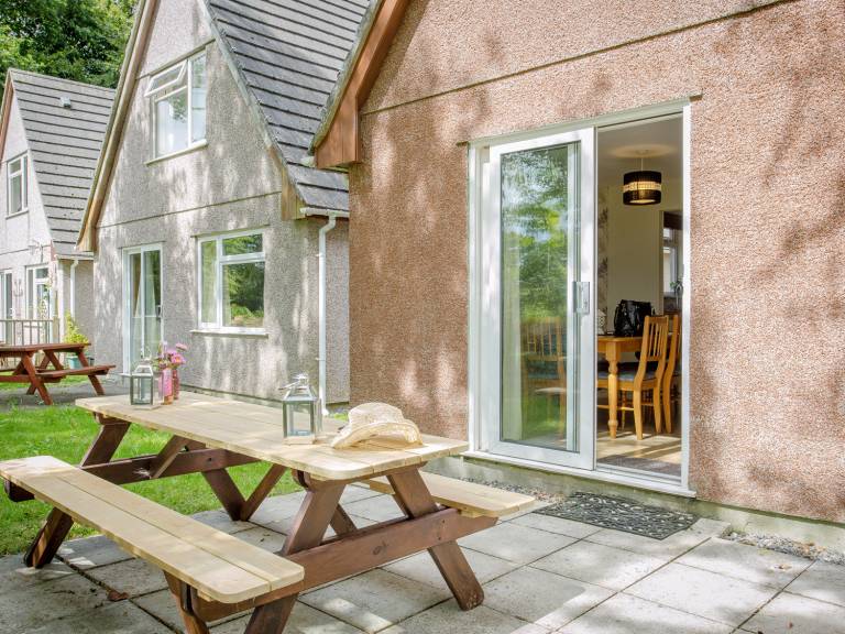 Family-friendly lovely cottage with yard & pool | Pets allowed — photo 2