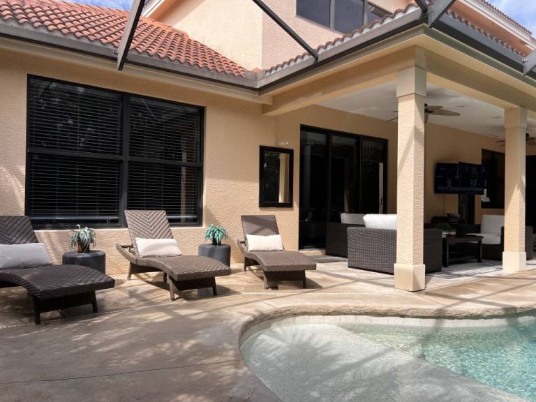 Stunning 4-Bedrm Villa with Heated Pool, Spa, River kayaking, Gated Community — photo 4