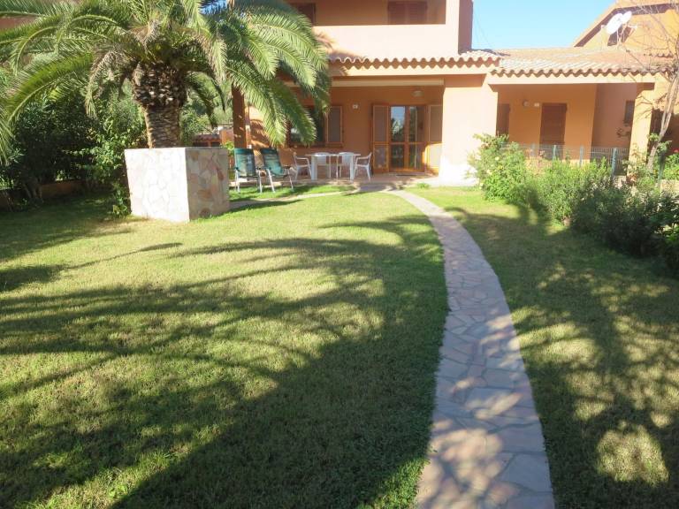 Charming vacation home with BBQ & yard | Next to the beach | Pets are welcome — photo 4